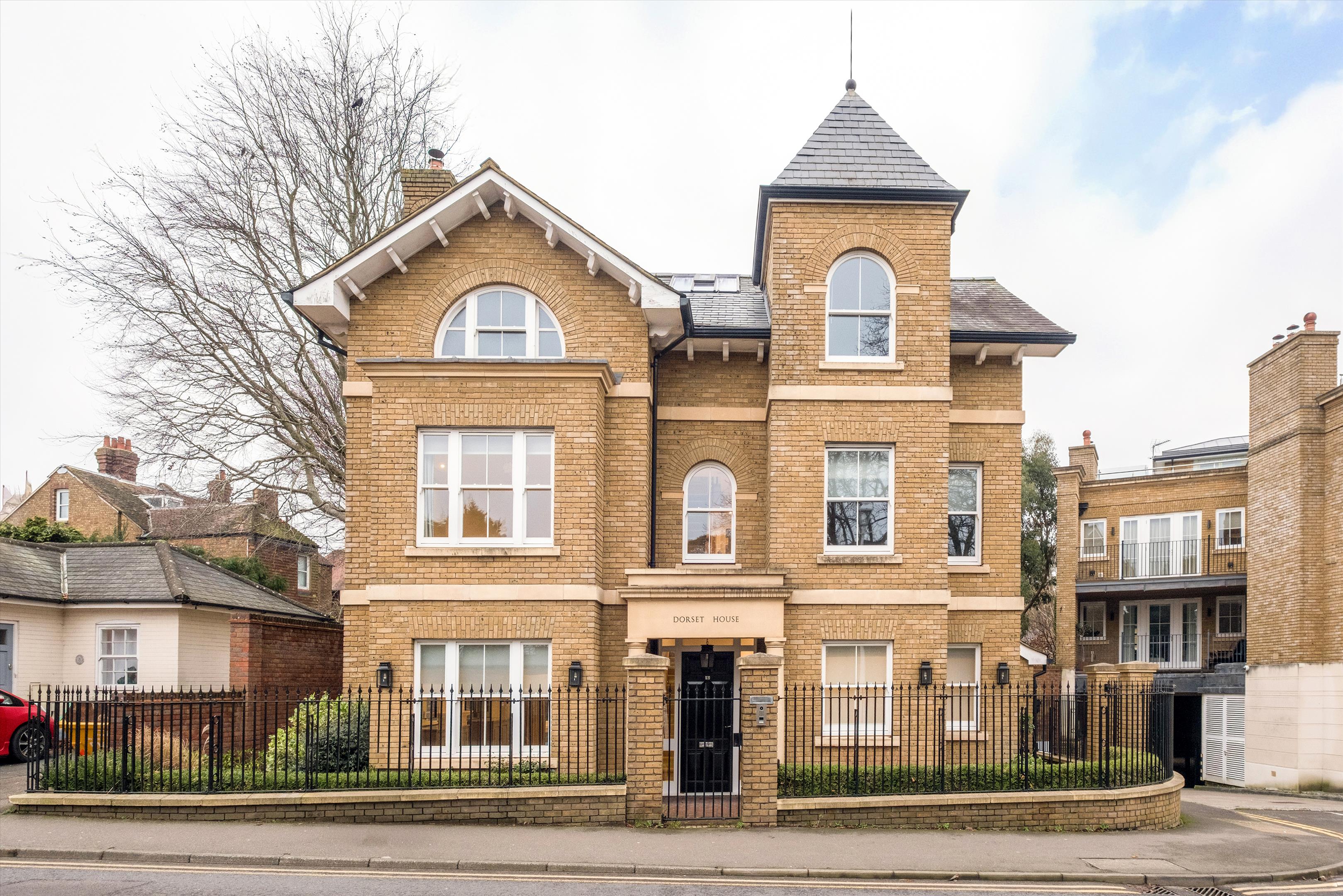 5 bedroom detached house for sale in Richmond