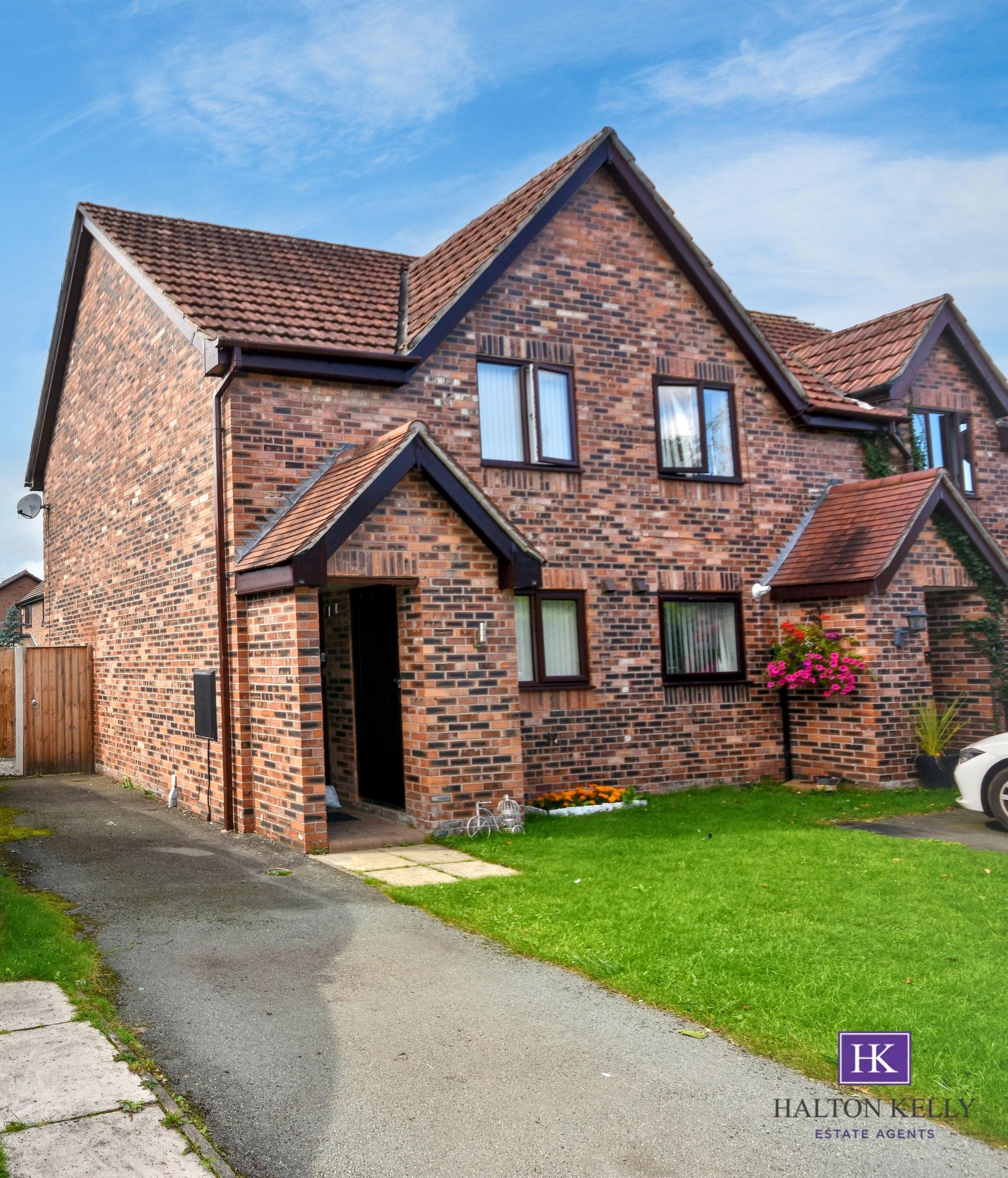 6 Woodhall Close, Warrington photo 3