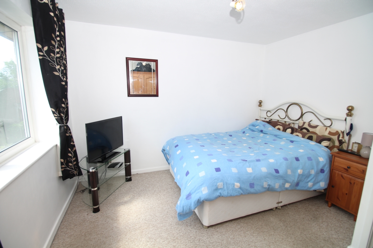 Free property report 142 Park Lea, Bradley, Huddersfield, HD2 1QR Chimnie