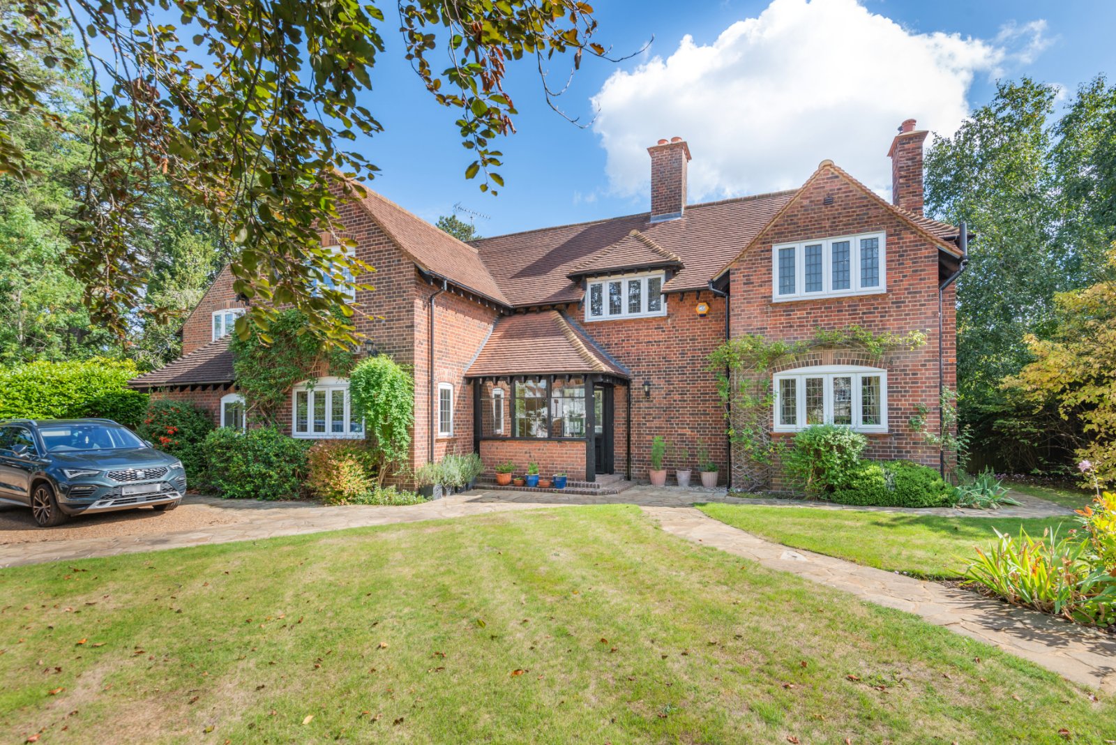 5 bedroom detached house for sale 0