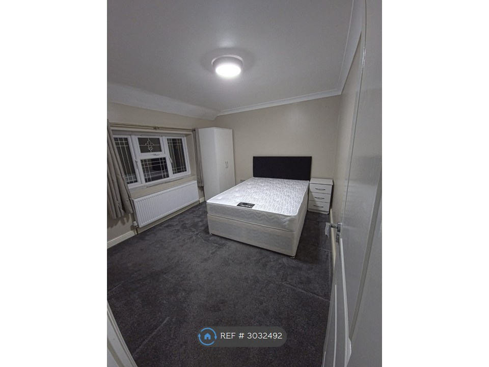 Bradley Road, Slough photo 5