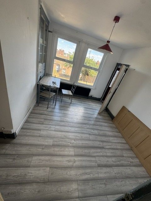 78 Russell Rise, Luton photo 4