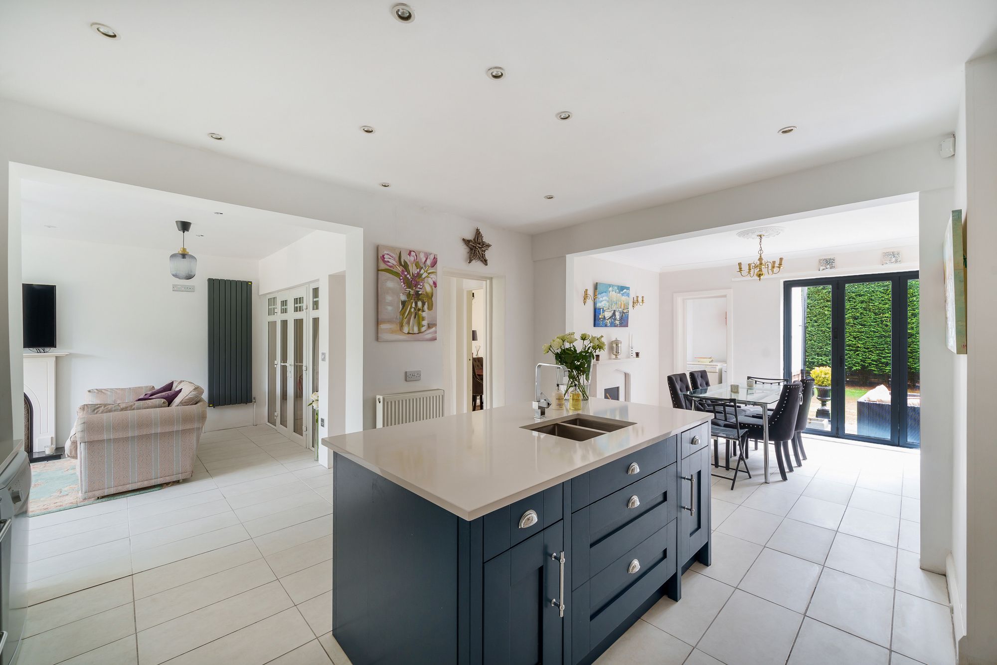 6 bedroom detached house for sale 0