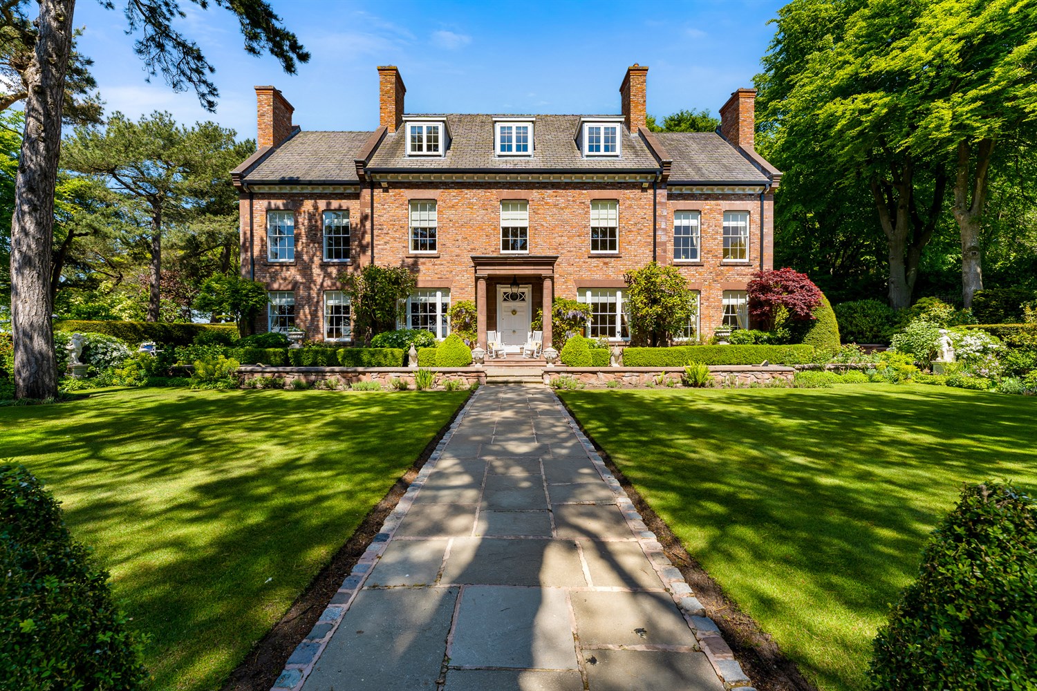 6 bedroom detached house for sale 0