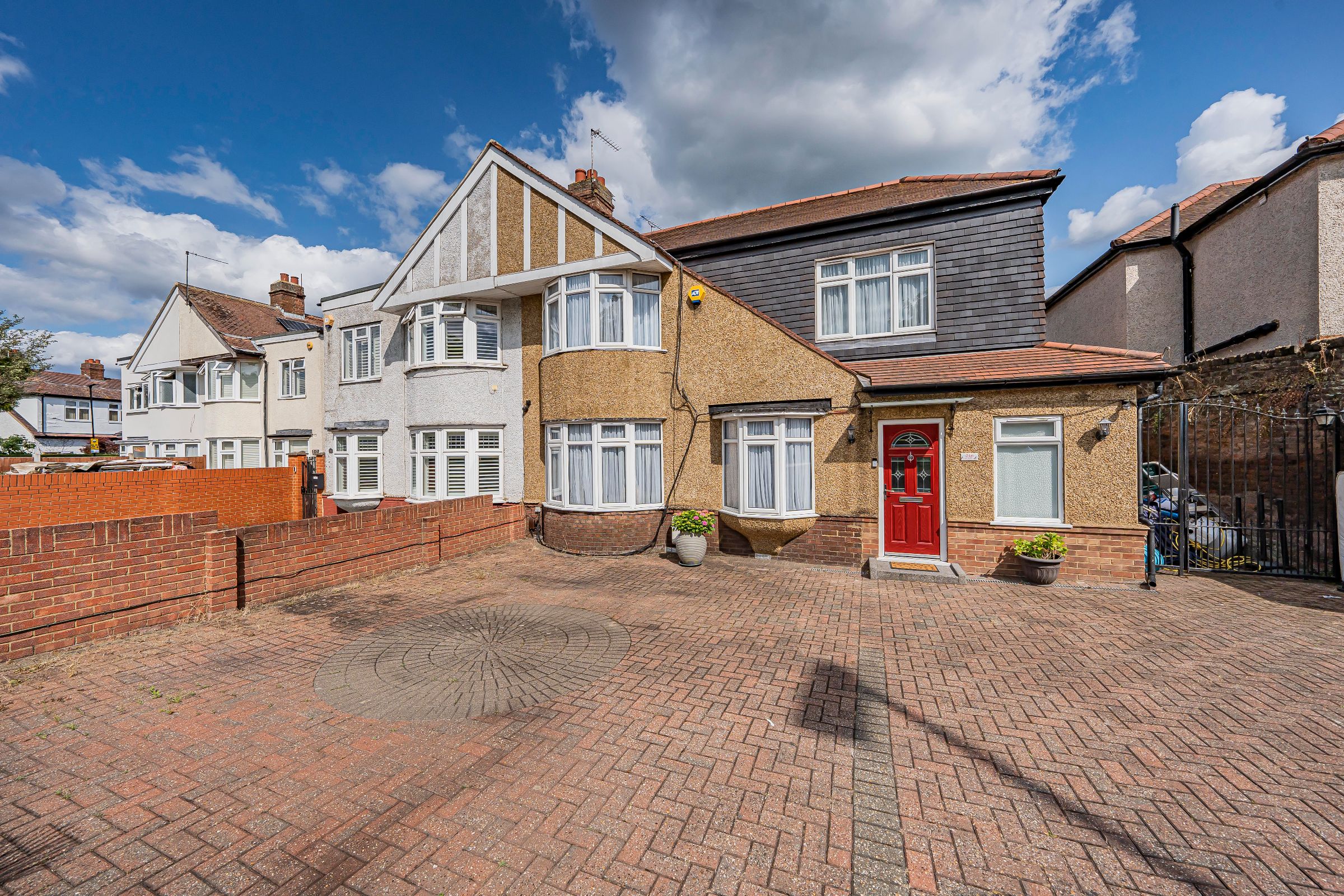 4 bedroom semi-detached house for sale 0