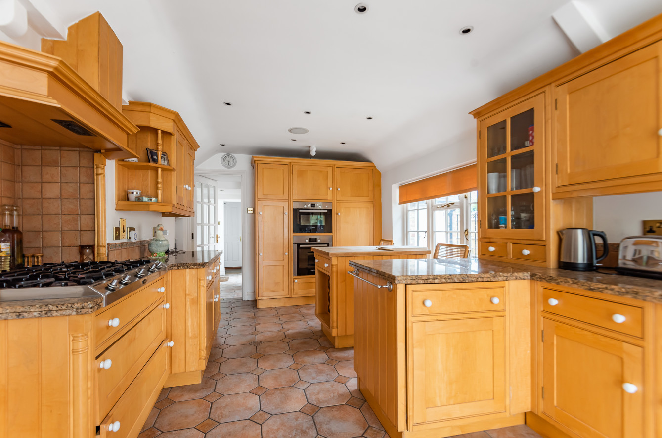 Photos of West Common, Gerrards Cross, Buckinghamshire SL9 61760813