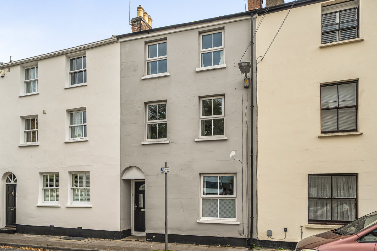 3 bed terraced house for sale