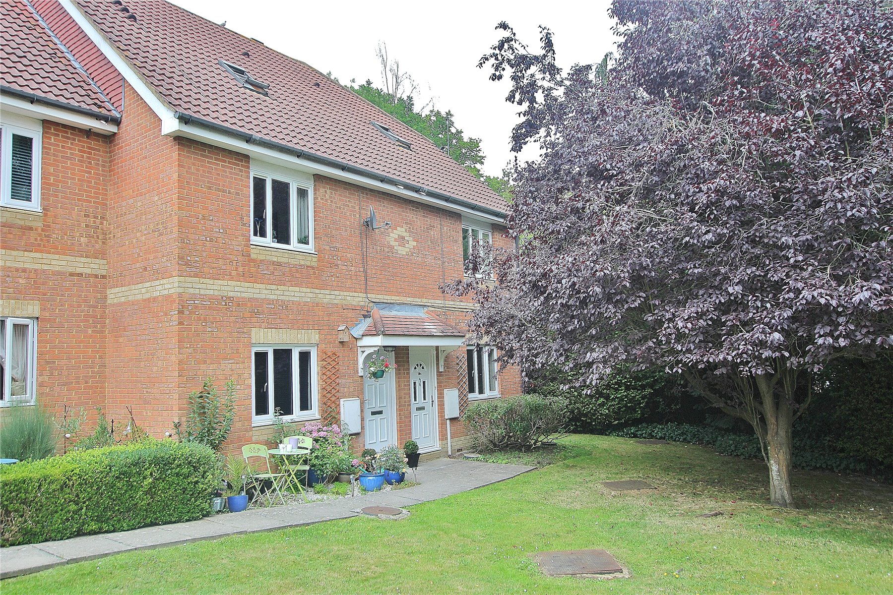 Free property report 104 Alexandra Gardens, Knaphill, Woking, GU21 2DH