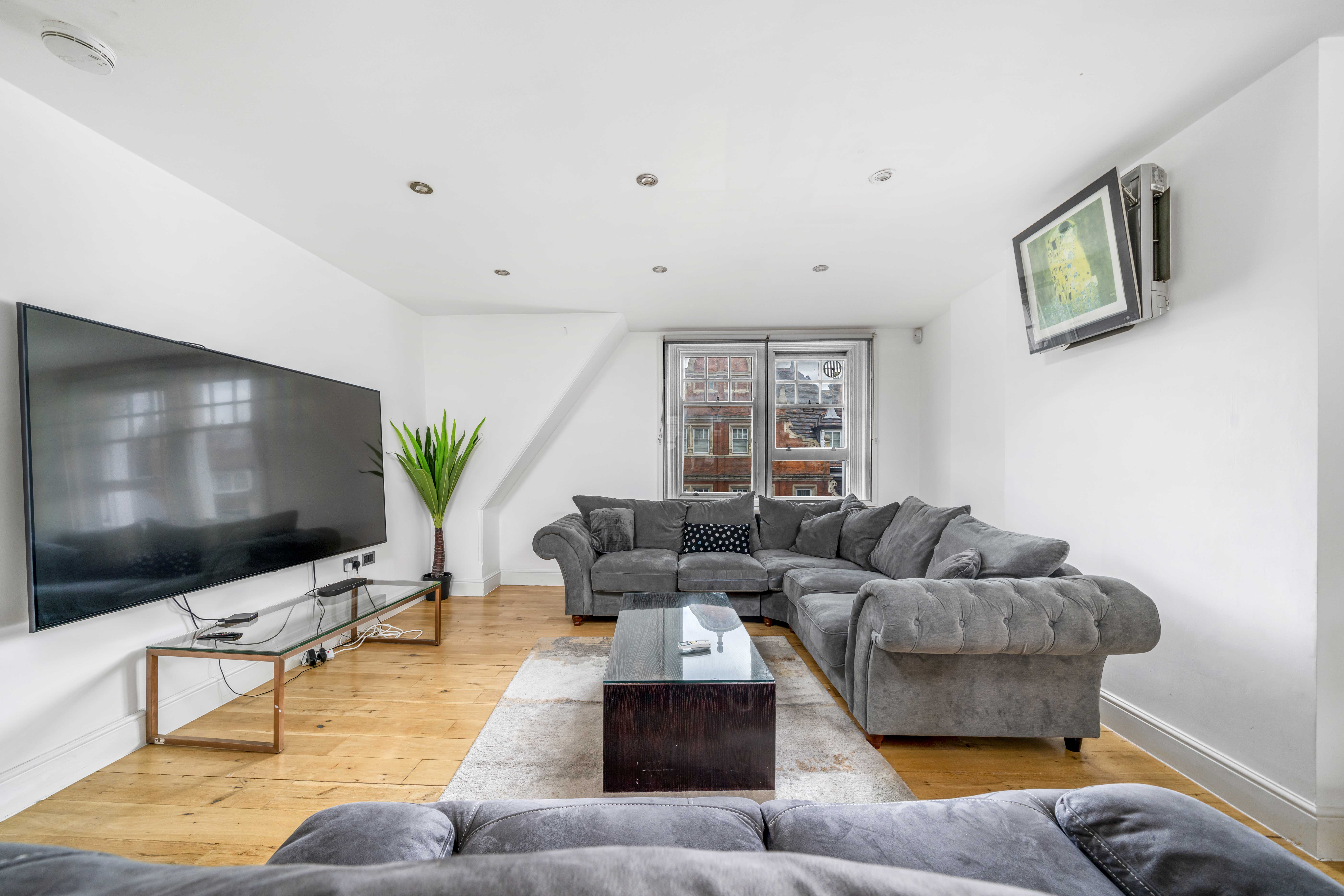 3 bedroom maisonette for sale 0