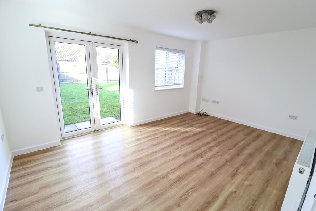 1, Bunkers Crescent, Milton Keynes photo 3