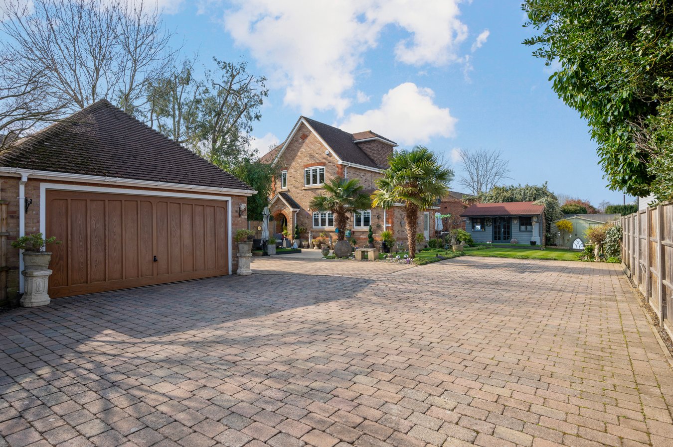 5 bedroom detached house for sale 0