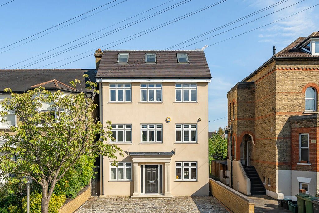 5 bedroom detached house for sale 0