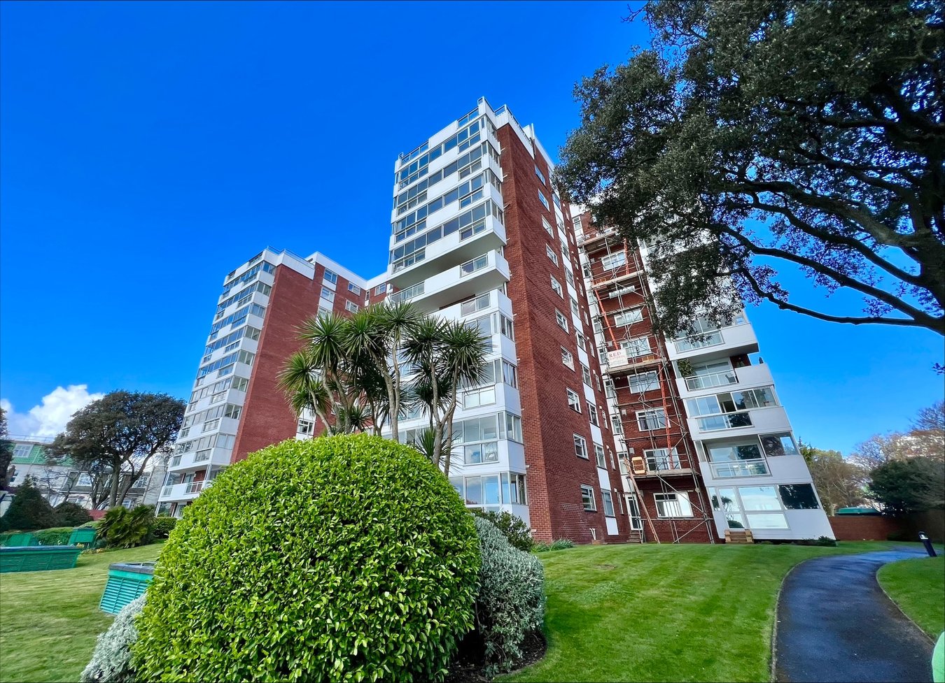 2-bed flat on Flat 7 Hinton Wood, 17, Grove Road, Bournemouth, £1,700/mo