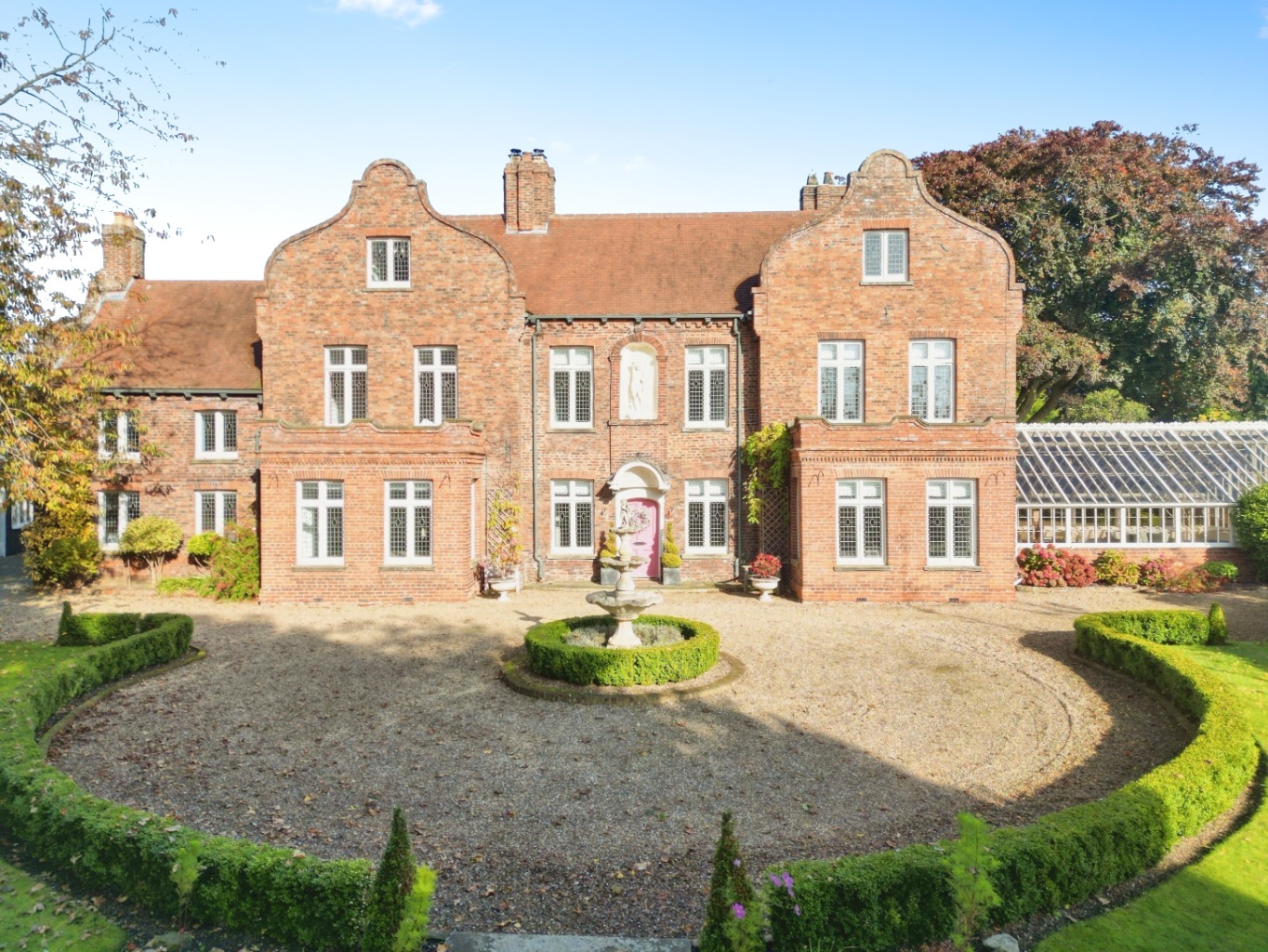 6 bedroom detached house for sale 0