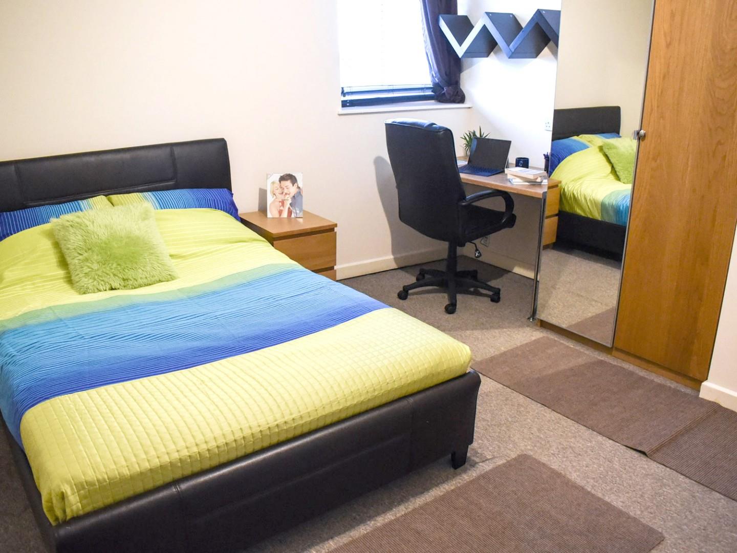 Studio 4, No Place Inn, North Road West, Plymouth photo 4