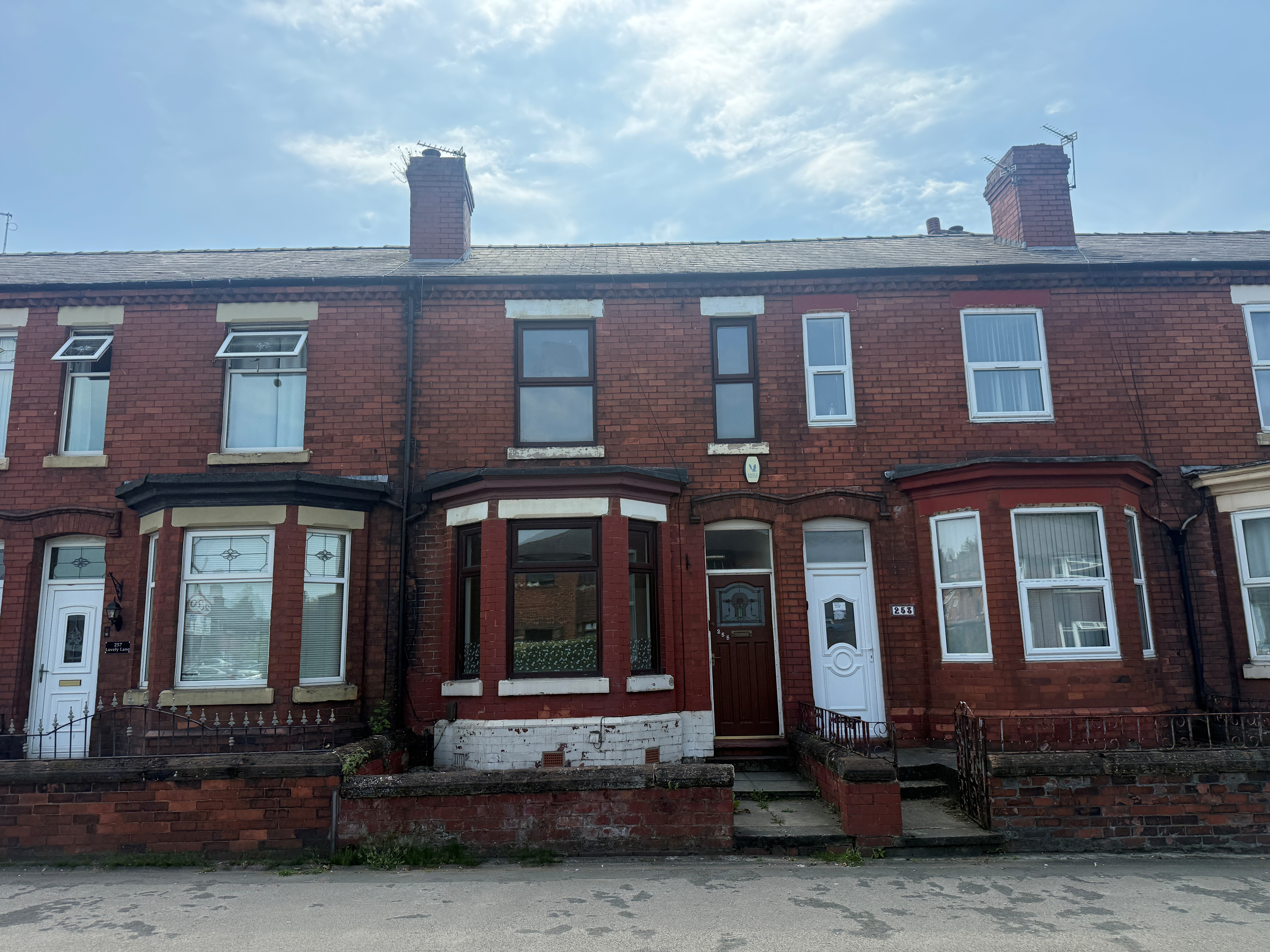 255, Warrington photo 2