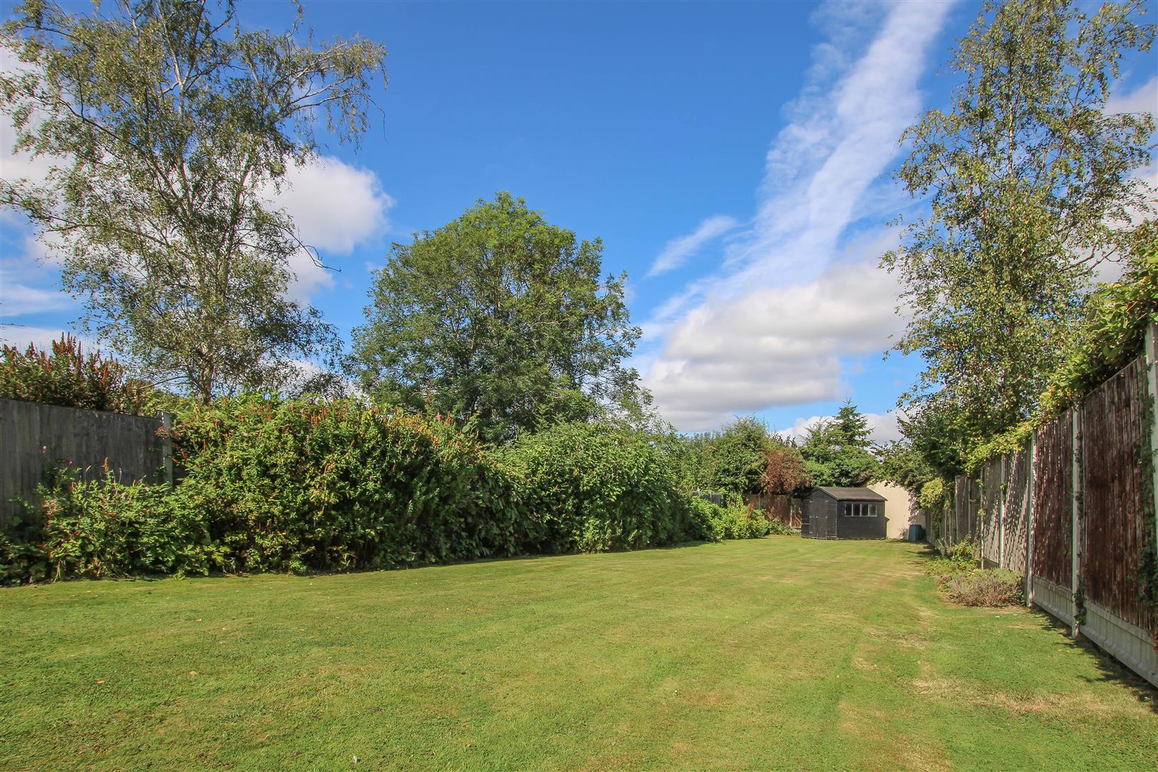 18, Middle Road, Brentwood photo 3