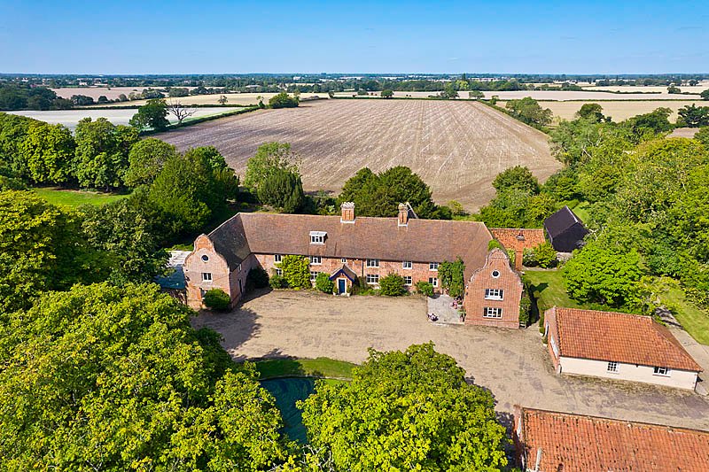 5 bedroom detached house for sale 0