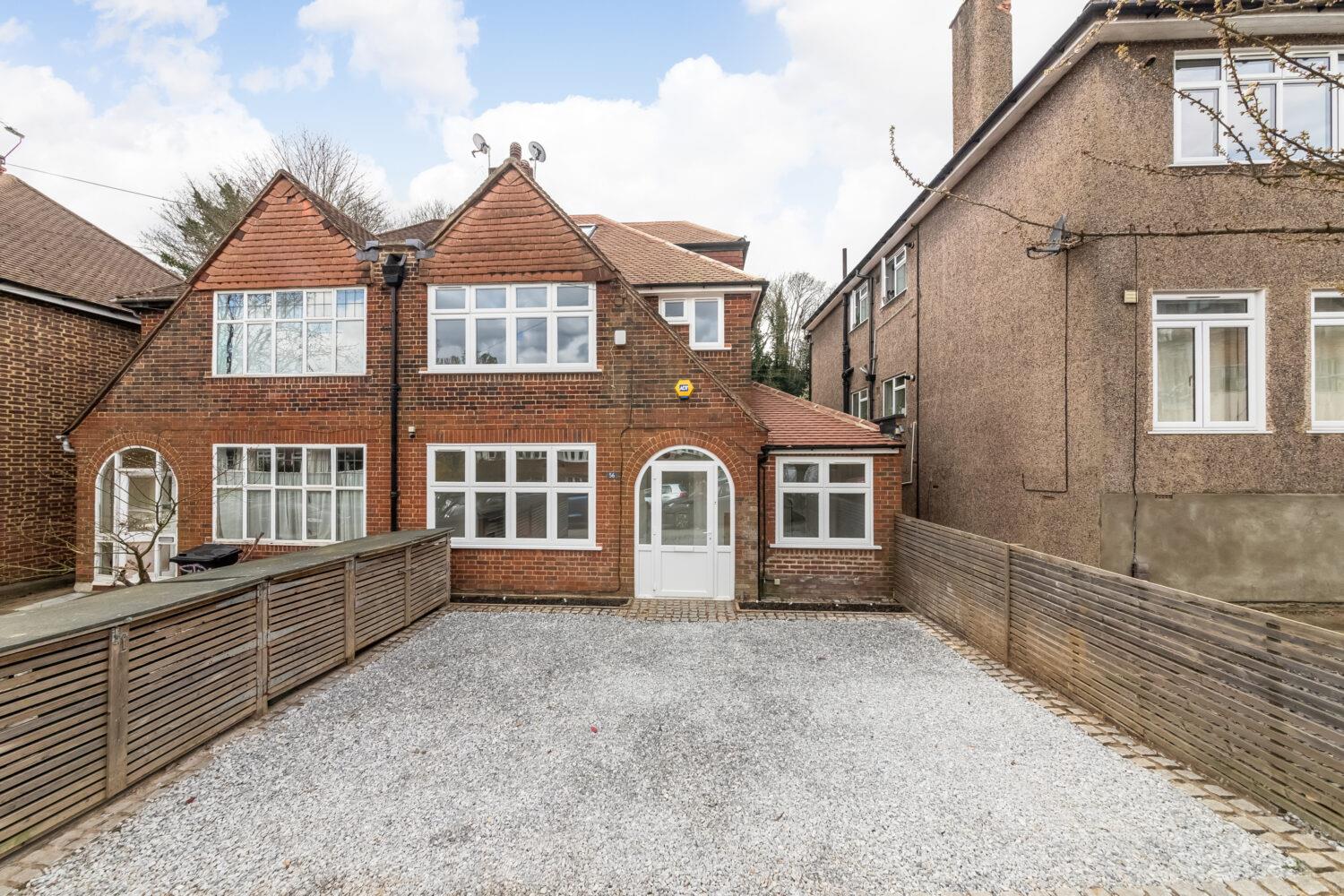 4 bedroom semi-detached house for sale 0