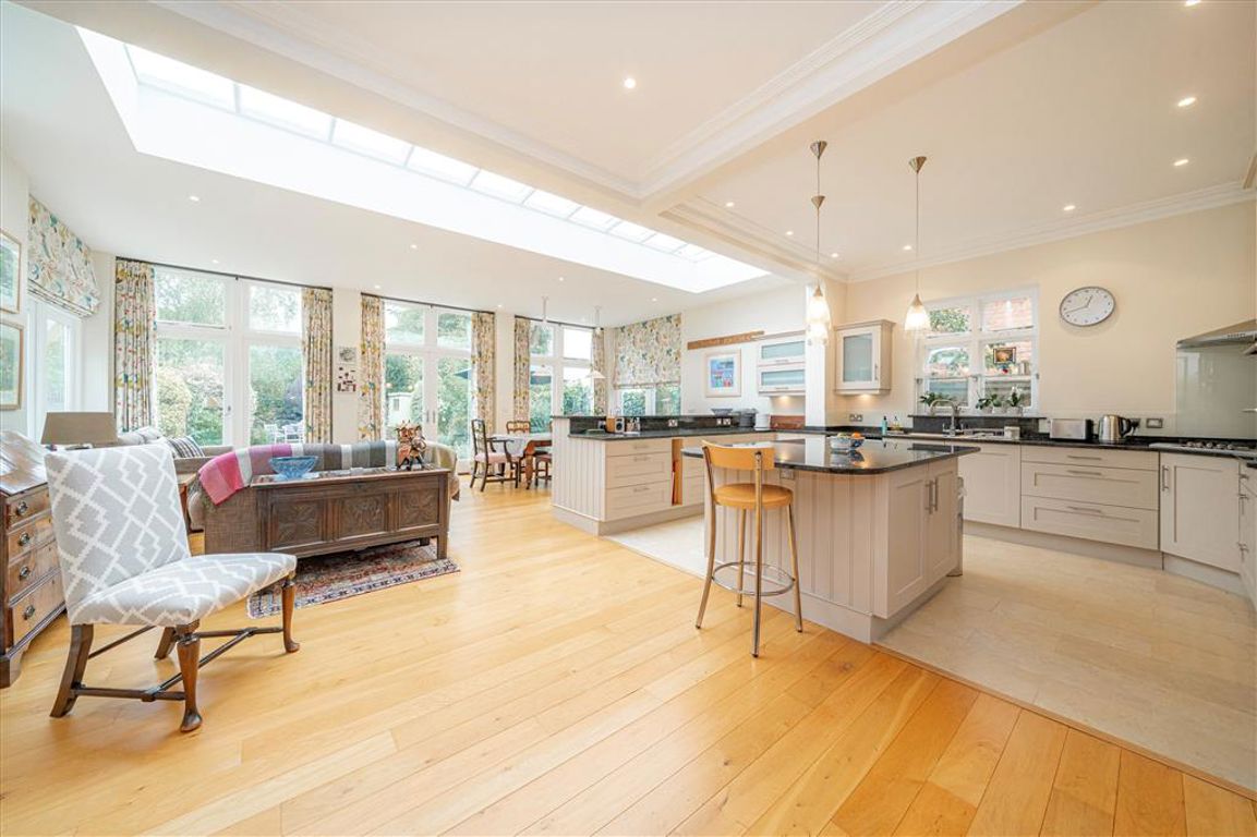 5 bedroom property for sale 0