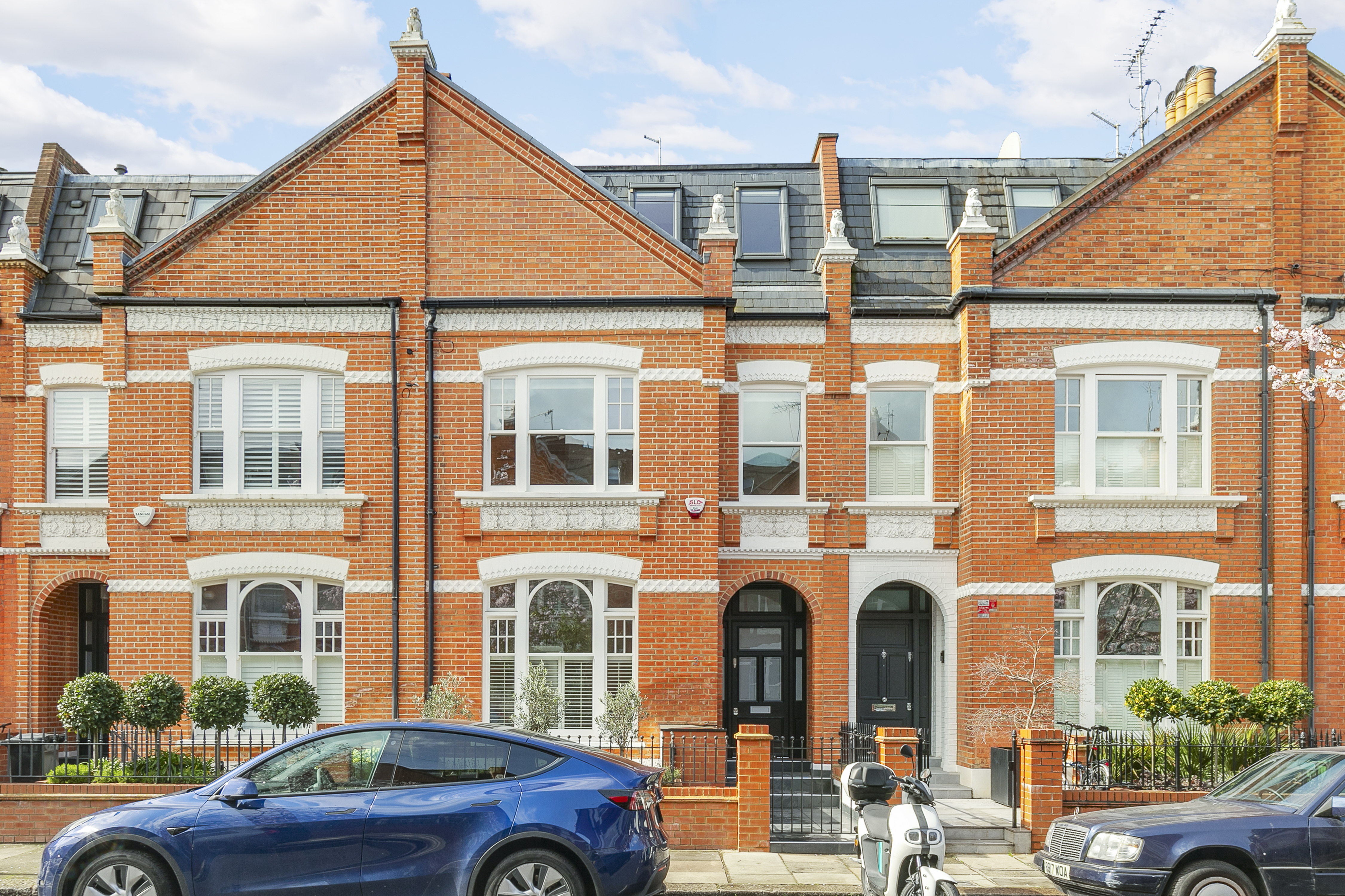 7 bedroom terraced house for sale 0