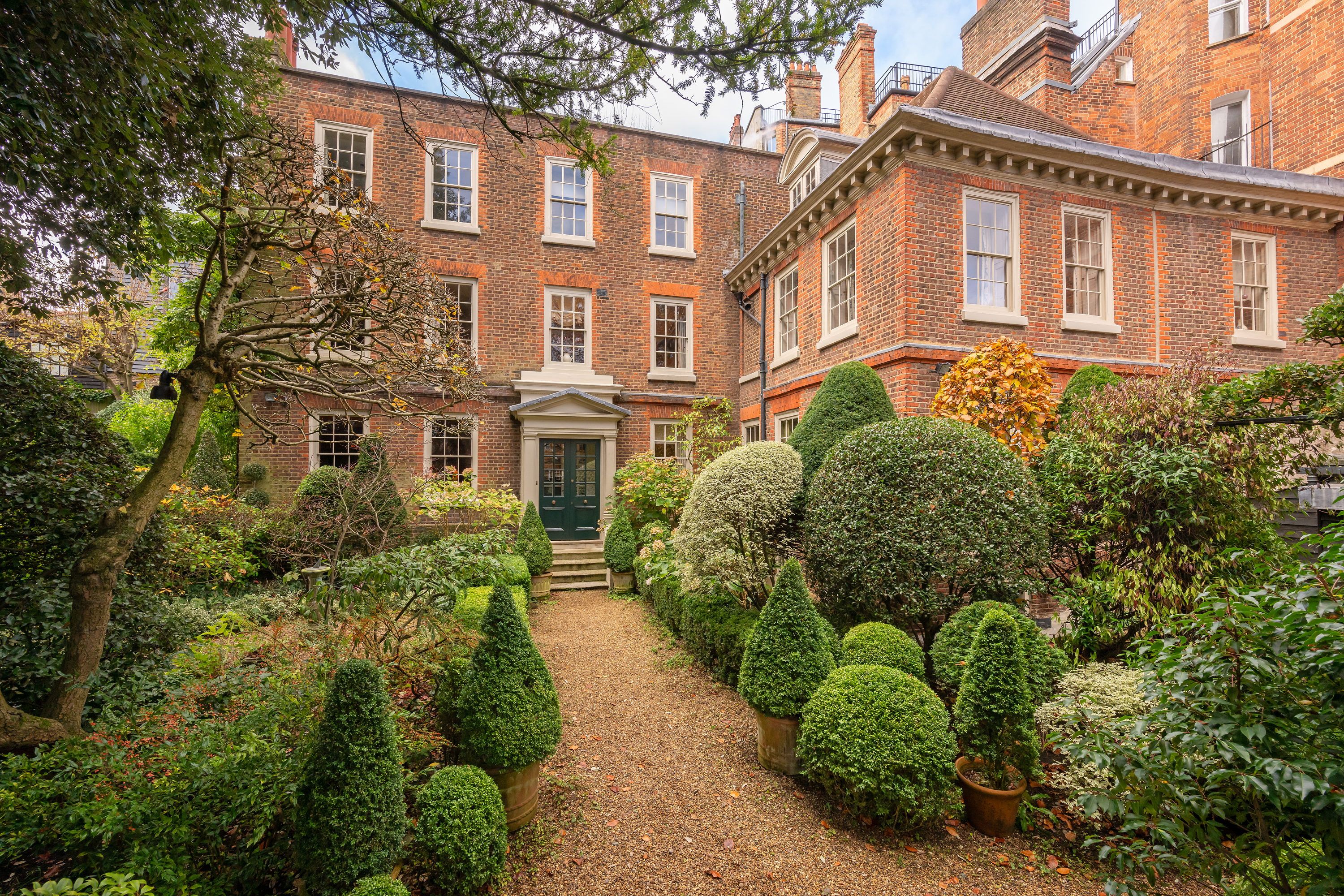 6 bedroom link-detached house for sale 0