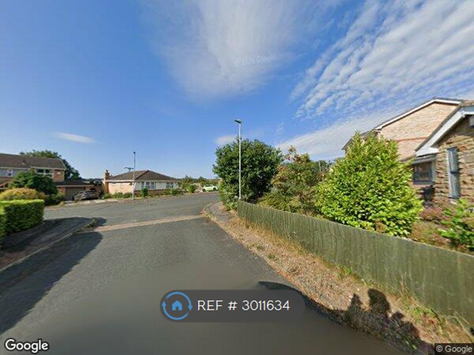 Leith Court, Dewsbury photo 2