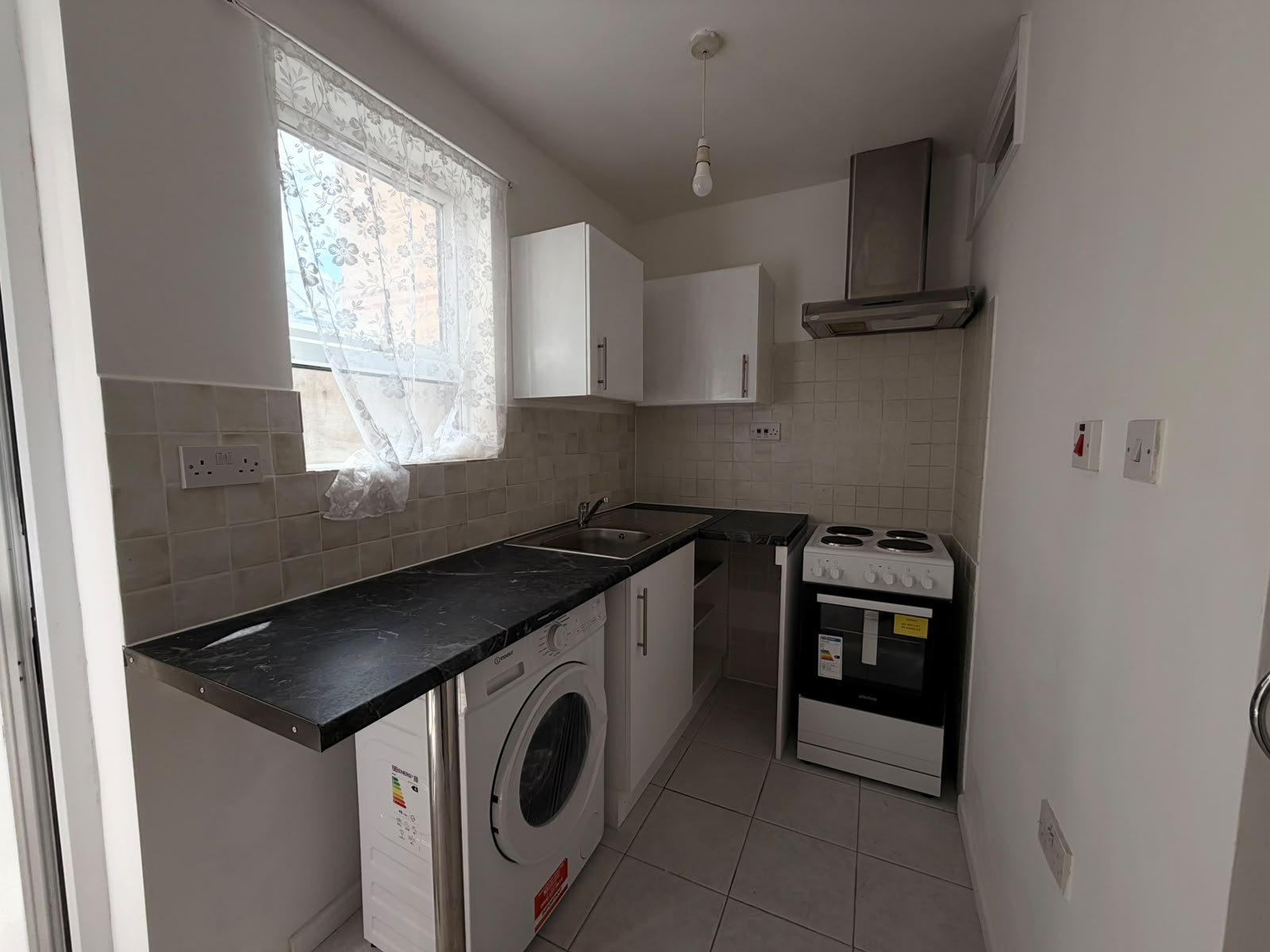 117, Myddleton Road, London photo 5