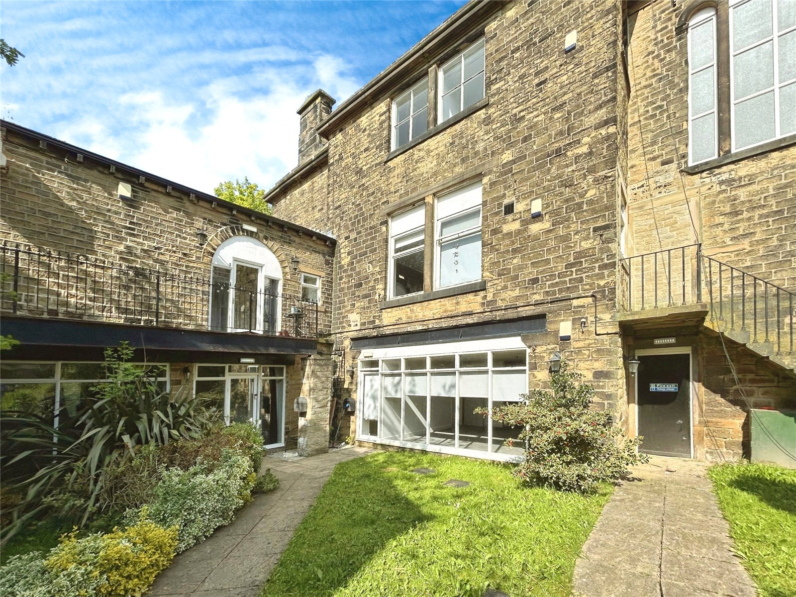 2 bed flat for sale
