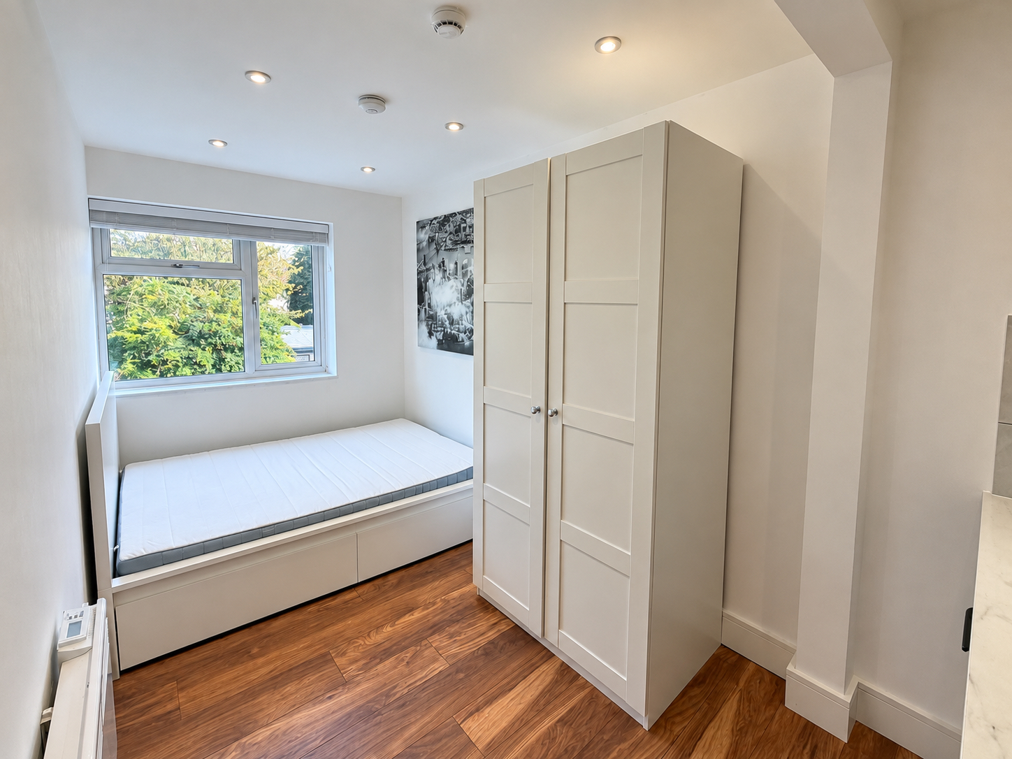Room 5 14 Evans, Evans Avenue, Watford photo 4