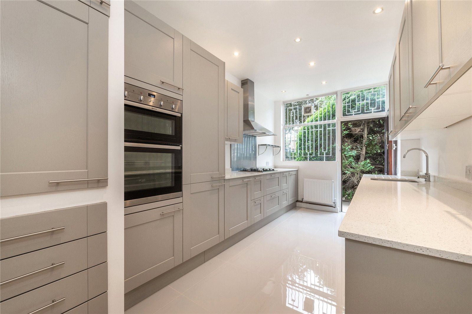 3 bedroom flat for sale 0