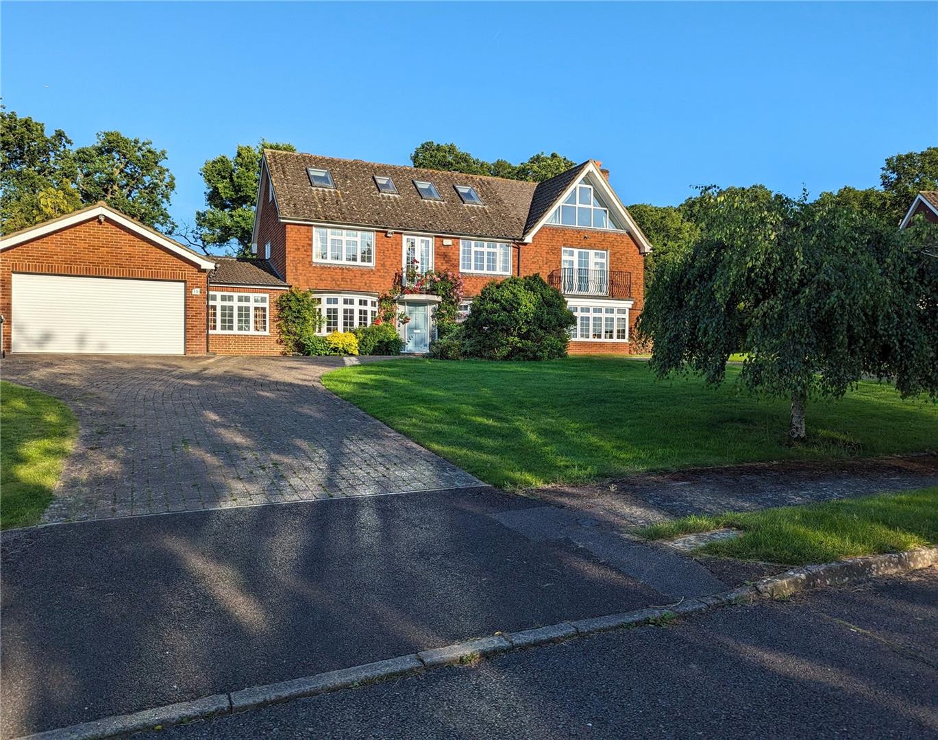 6 bedroom detached house for sale 0