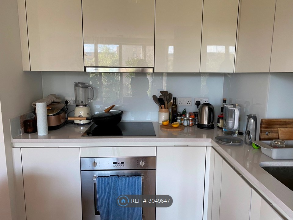 Flat, Kimpton Court Murrain Road, London photo 4