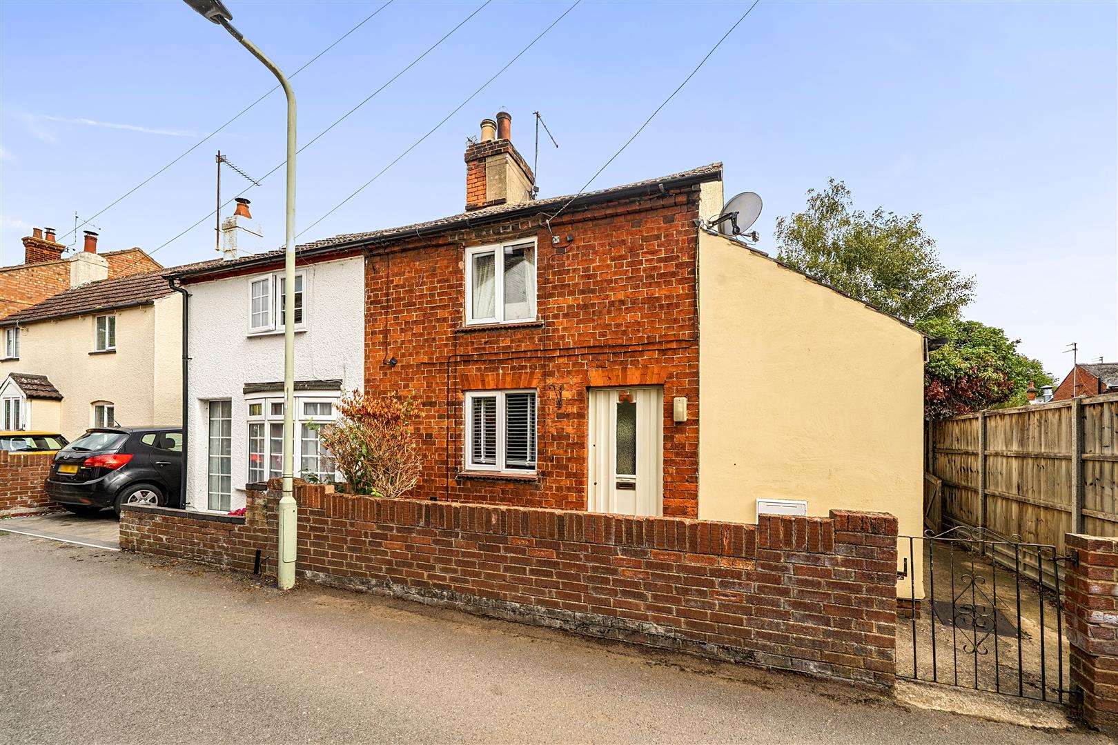 2 bed semi-detached house for sale