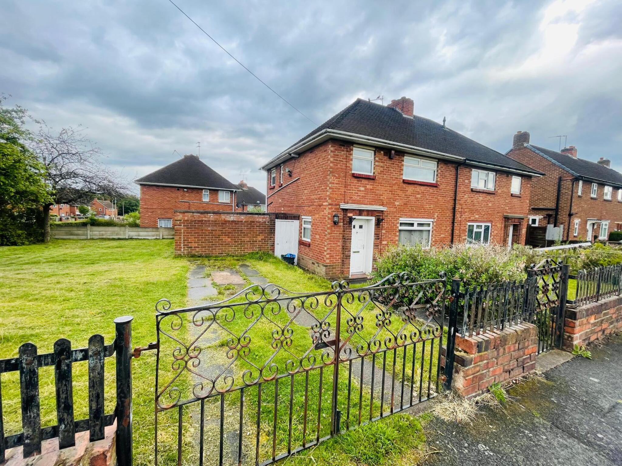 12 Woodside Road, Dudley photo 2