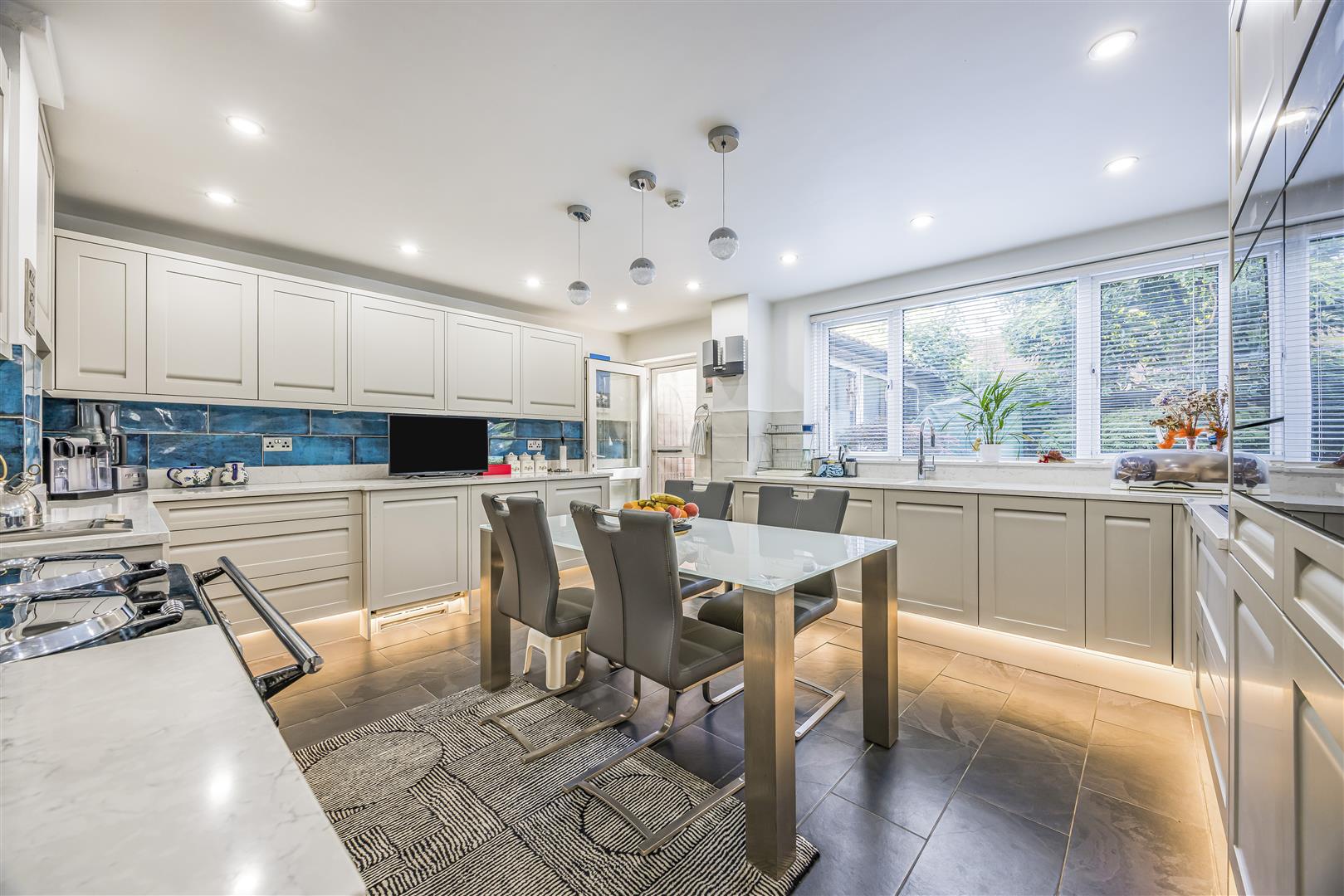 13 bedroom detached house for sale 0