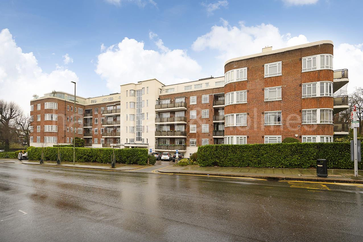 1-bed flat on 3, Riverside Drive, London, £400,000