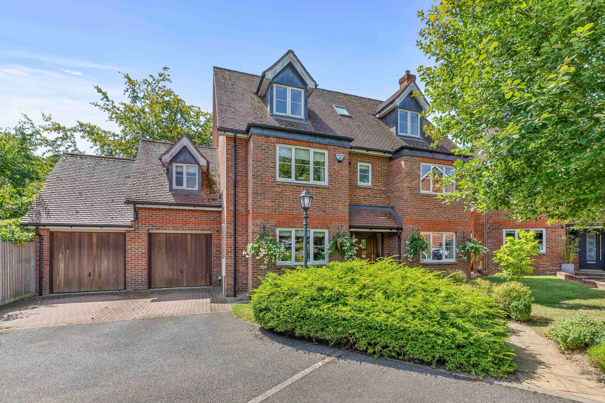 5 bedroom detached house for sale 0