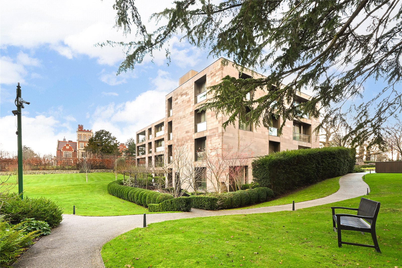 4 bedroom flat for sale 0