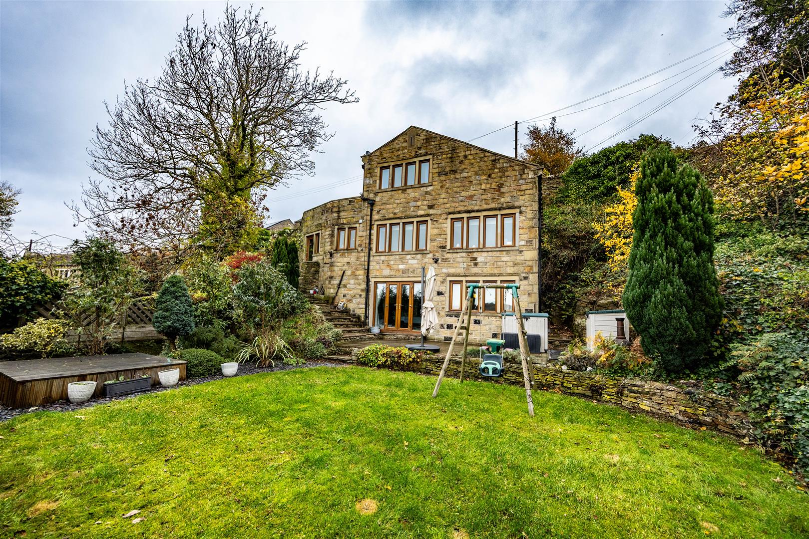 5-bed detached on 6, Garner Lane, Huddersfield, £500,000