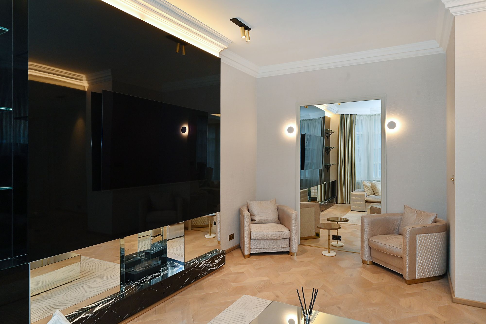 2 bedroom flat for sale 0