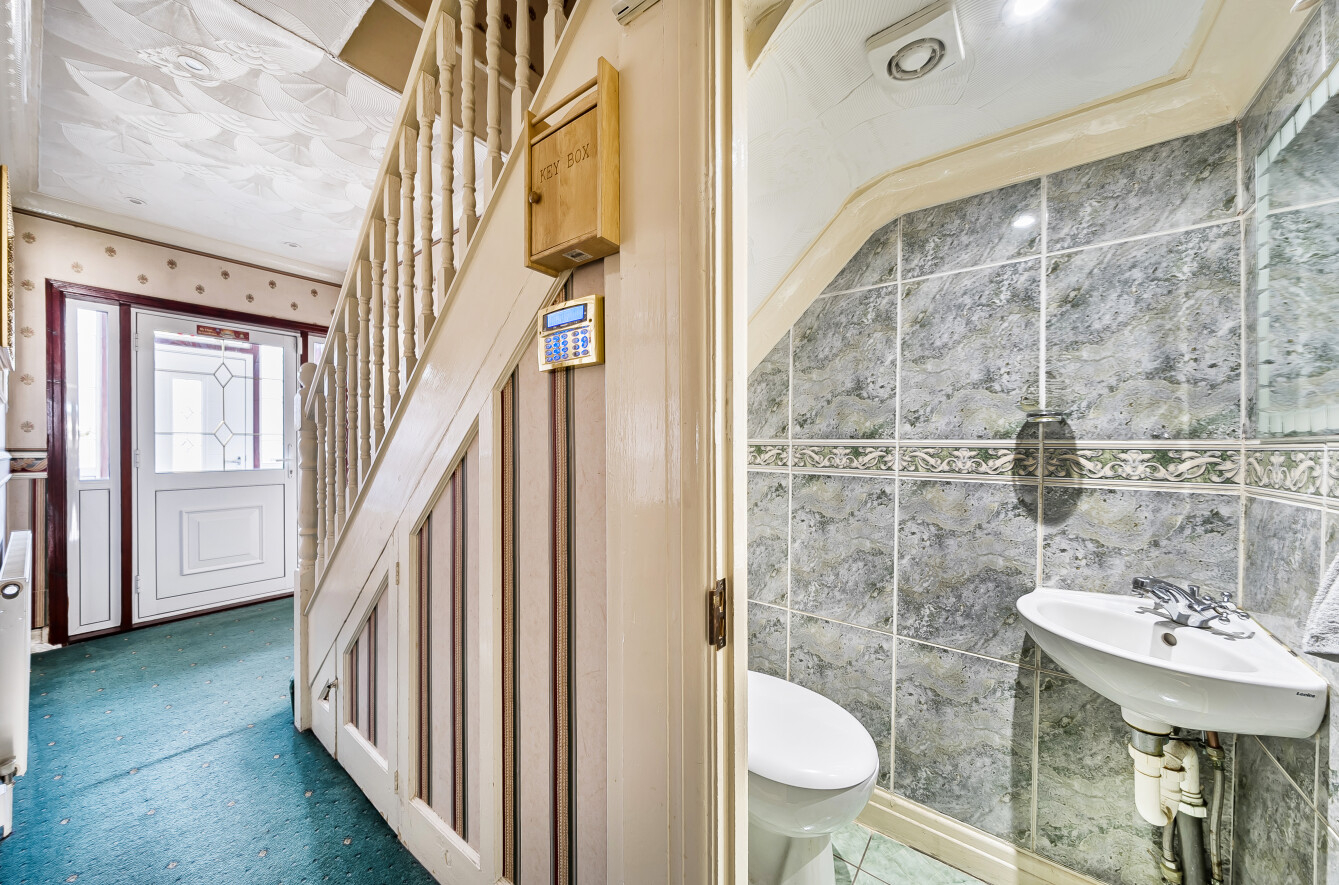 19 Kingshill Avenue, Harrow photo 4