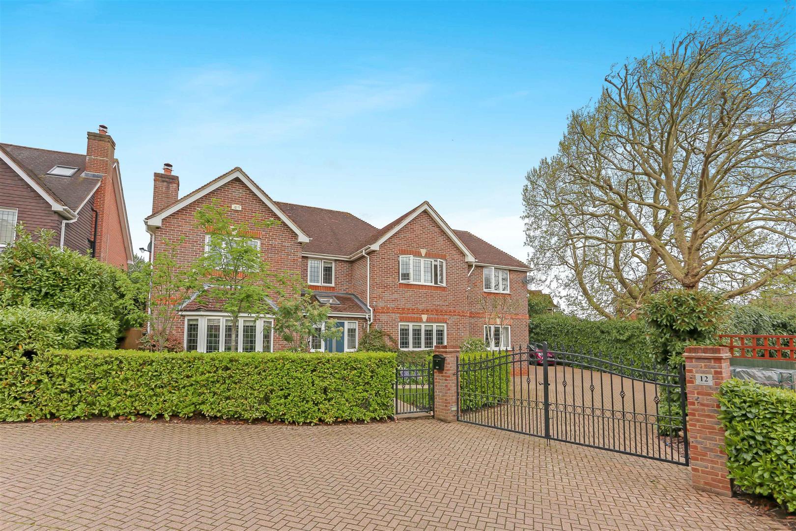 5 bedroom detached house for sale 0