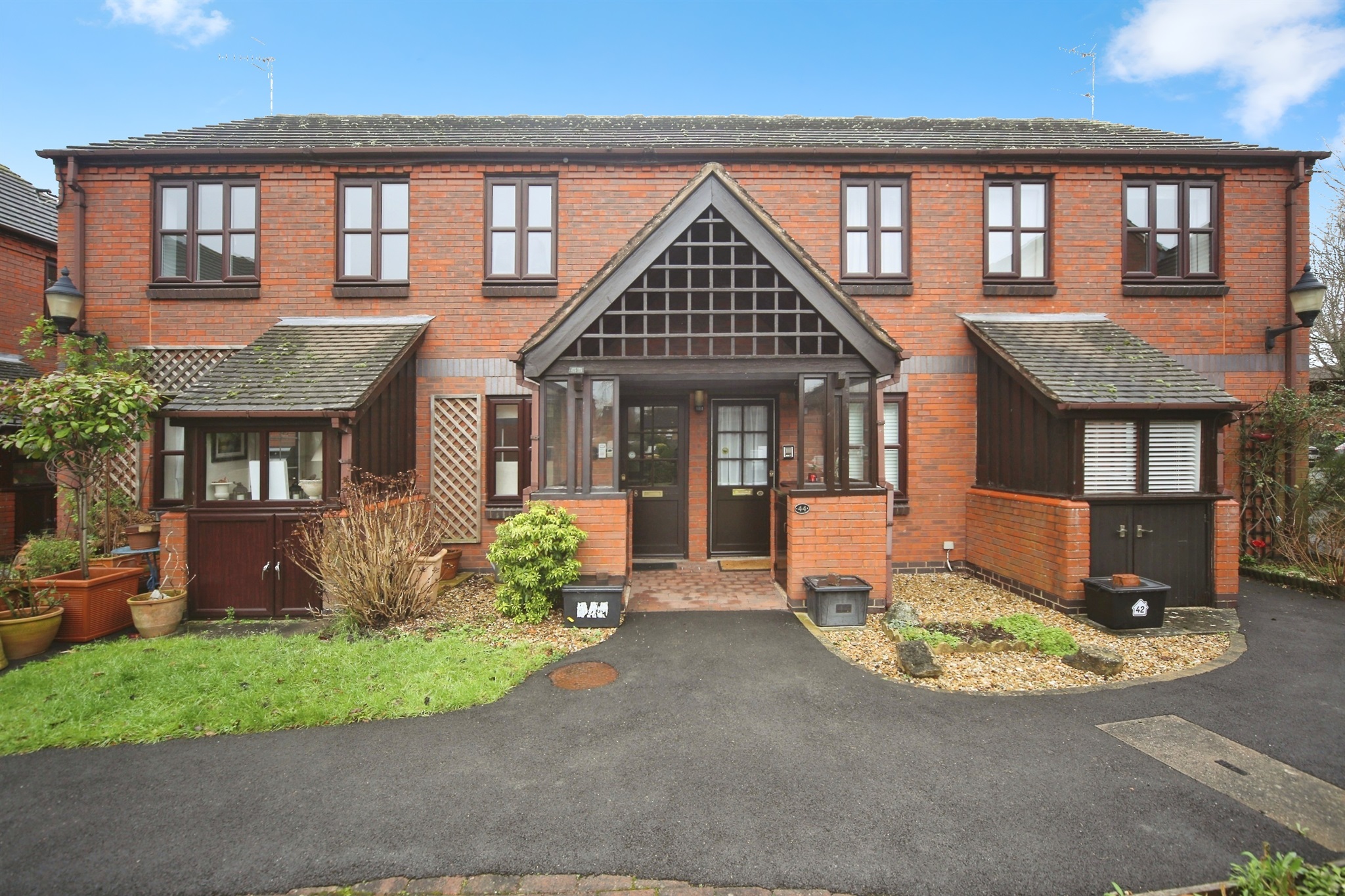 2-bed flat on 48, Saffron Meadow, Stratford-Upon-Avon, £140,000