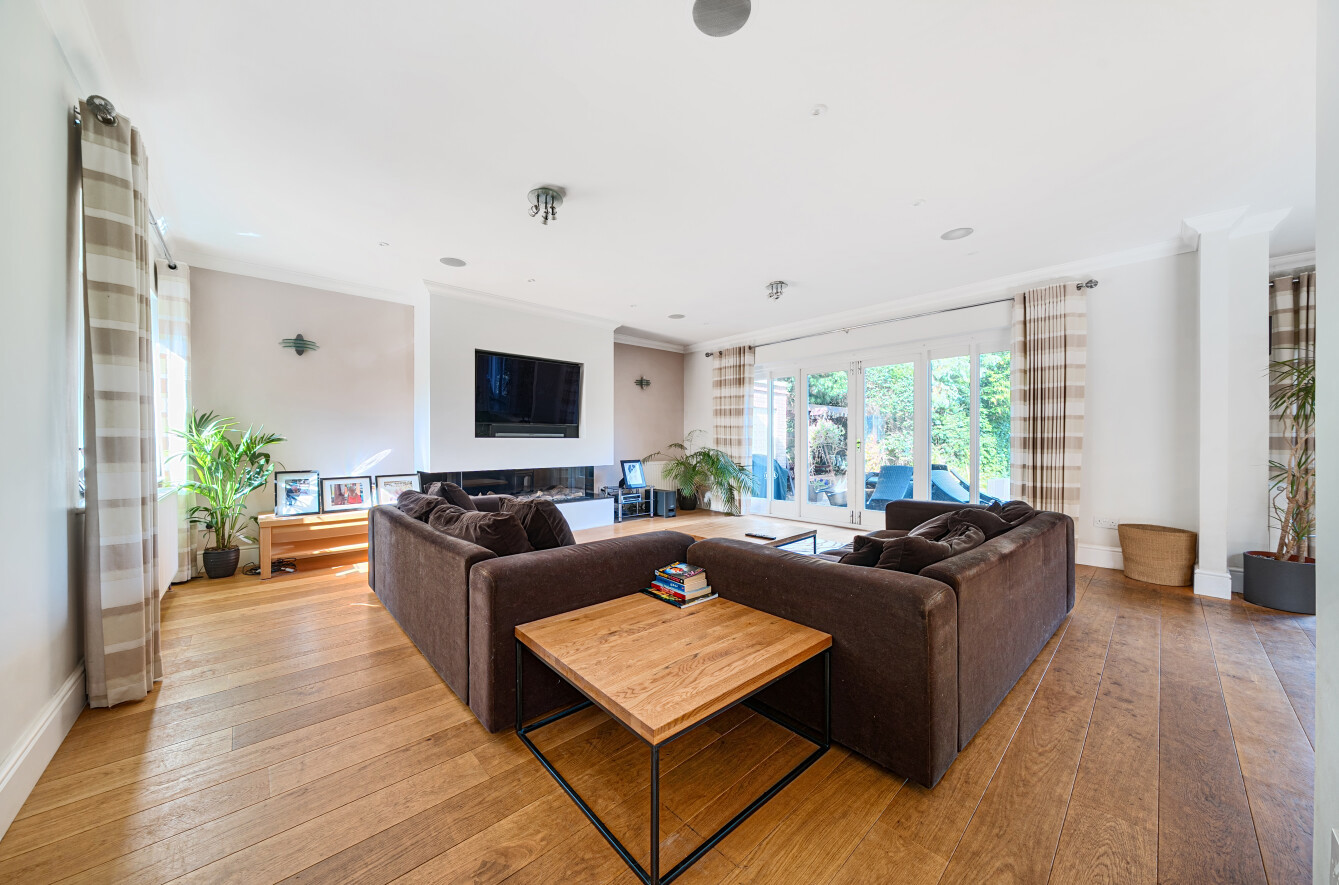 5 bedroom detached house for sale 0