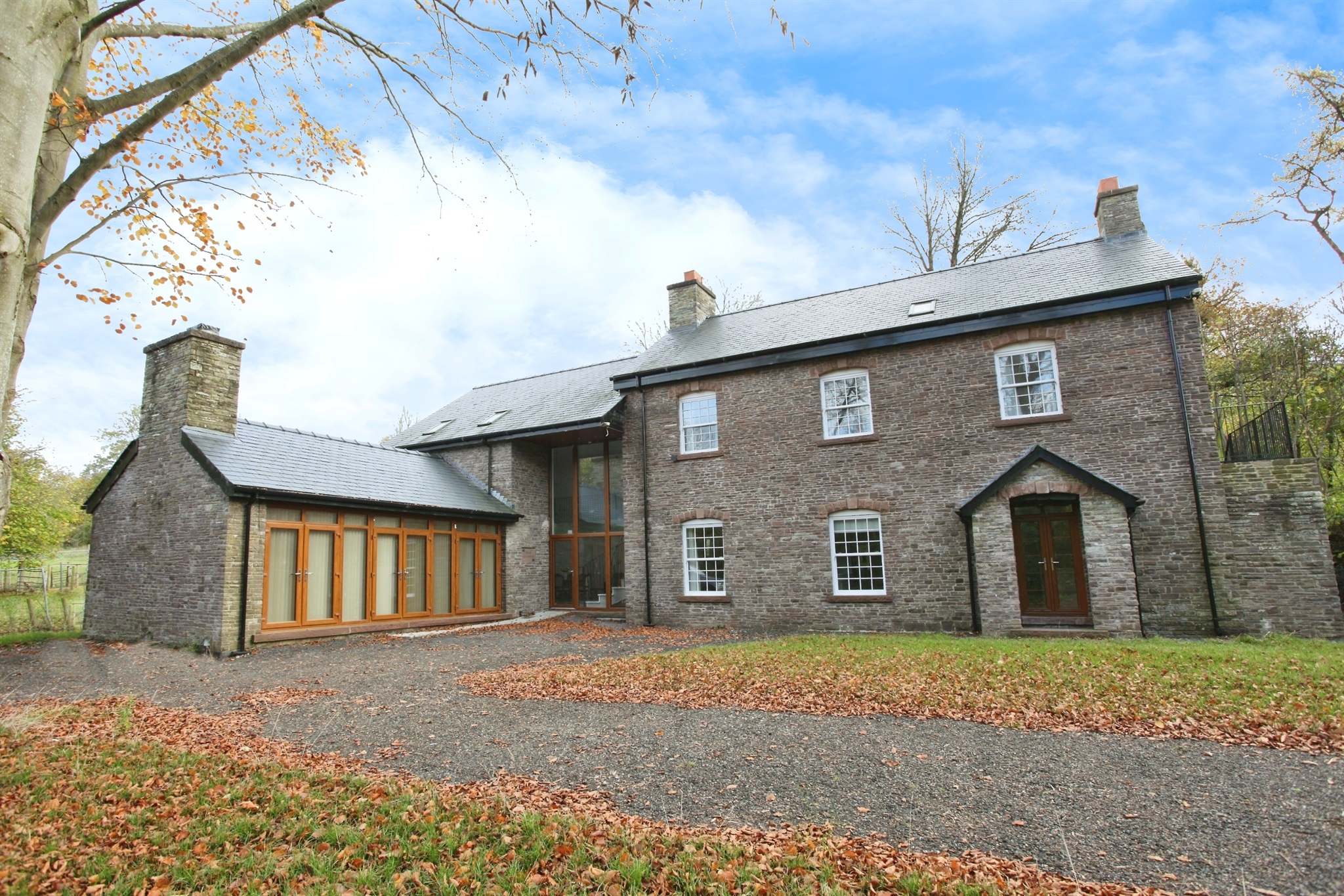 8 bedroom detached house for sale 0