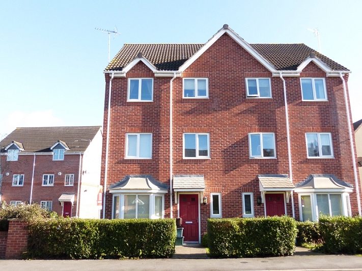 4 Bedrooms Semi-detached house to rent in Valley Gardens, Kingsway Village Estate, Quedgeley, Gloucester GL2