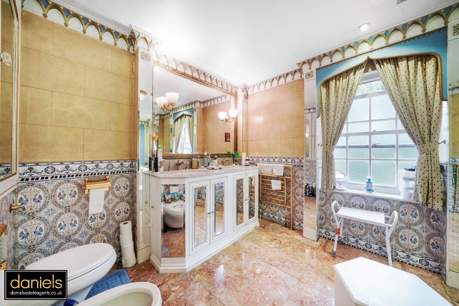 5 bedroom detached house for sale 0