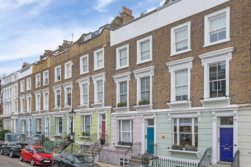 4 bedroom detached house for sale in Hayling Island