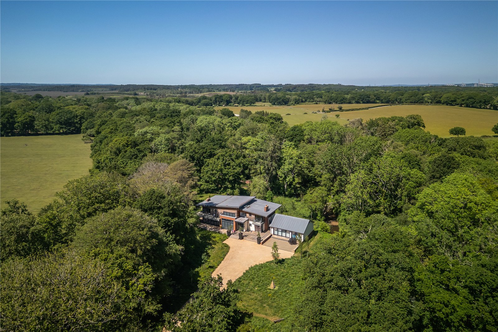 5 bedroom detached house for sale 0